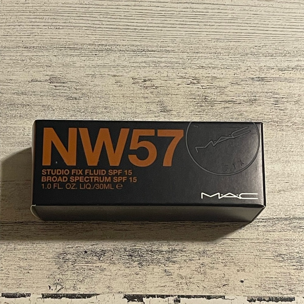 MAC STUDIO FIX FLUID 1.0 FULL SIZE SPF 15 DARK NW57 NEW CONCEAL AND PROTECT